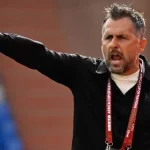 (Video) Pelatih Esperance Beaumelle menghadapi tindakan CAF setelah reaksi marah terhadap keluarnya Sundowns
