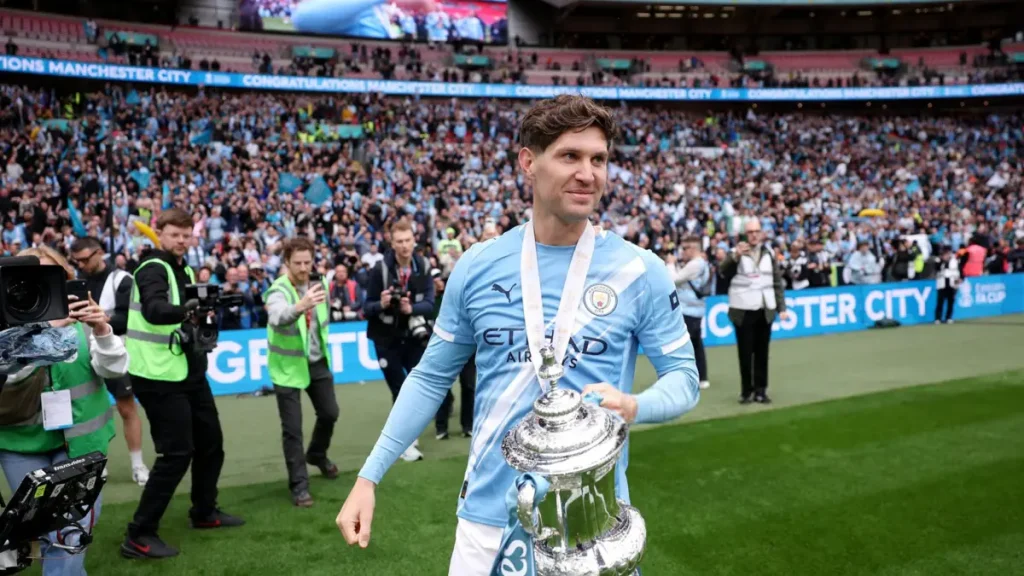 Bek Manchester City akan meninggalkan klub setelah sepuluh tahun membela The Citizens!