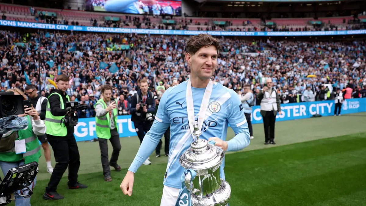 Bek Manchester City akan meninggalkan klub setelah sepuluh tahun membela The Citizens!