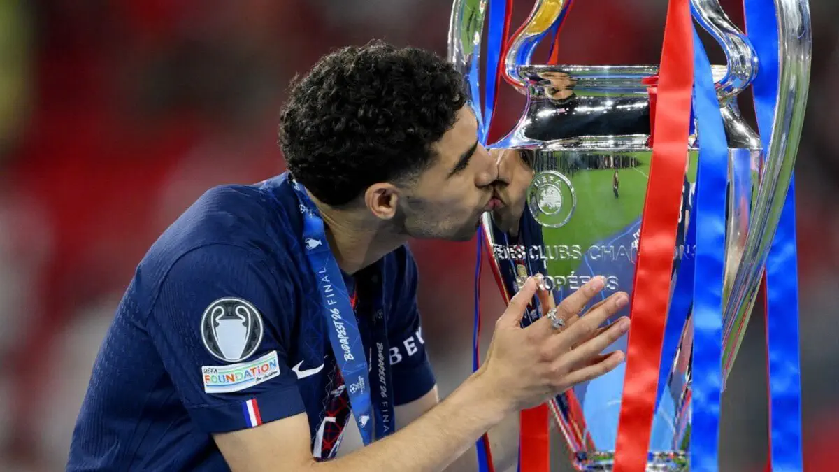 Hakimi melampaui Etoβo untuk menjadi pemain Afrika yang paling berprestasi