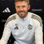 Manchester United: Michael Carrick perpanjang kontrak hingga 2028 (resmi)