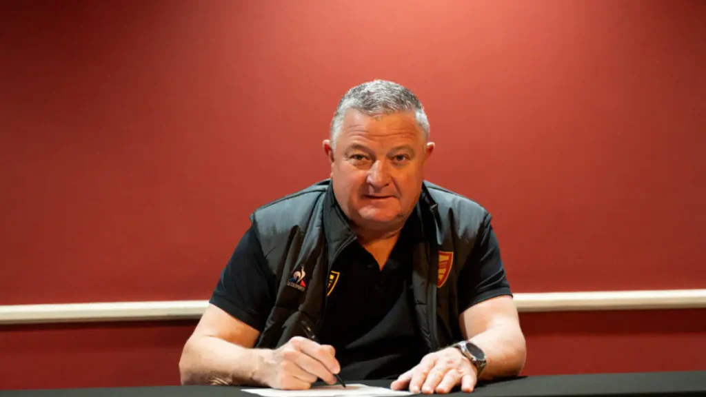 RESMI: Gavin Hunt menandatangani kesepakatan baru dengan Stellenbosch FC