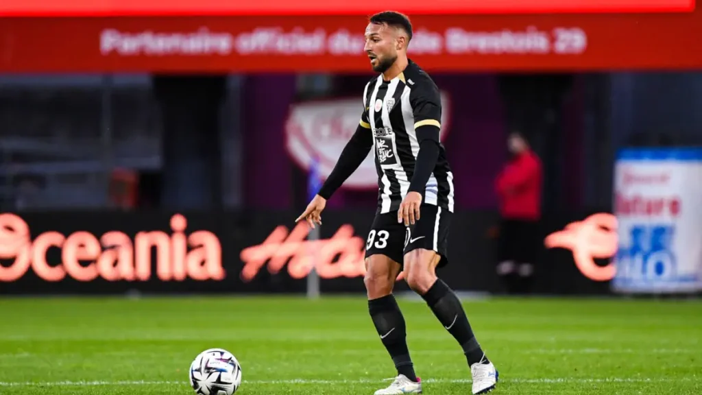 Haris Belkebla dari Aljazair akan memperbarui kontraknya dengan Angers!