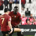 (Video) Wasit bencana atau keadilan teknis? Gol Zamalek dibatalkan dan penalti USM Alger diberikan dalam momen VAR yang dramatis