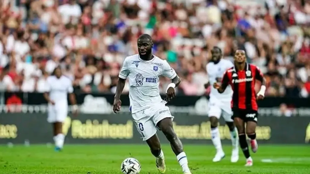 Liga Premier: Pemain andalan Sinayoko, AJ Auxerre, akhirnya bernafas