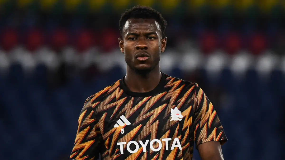Evan Ndicka menarik minat dari FC Barcelona!